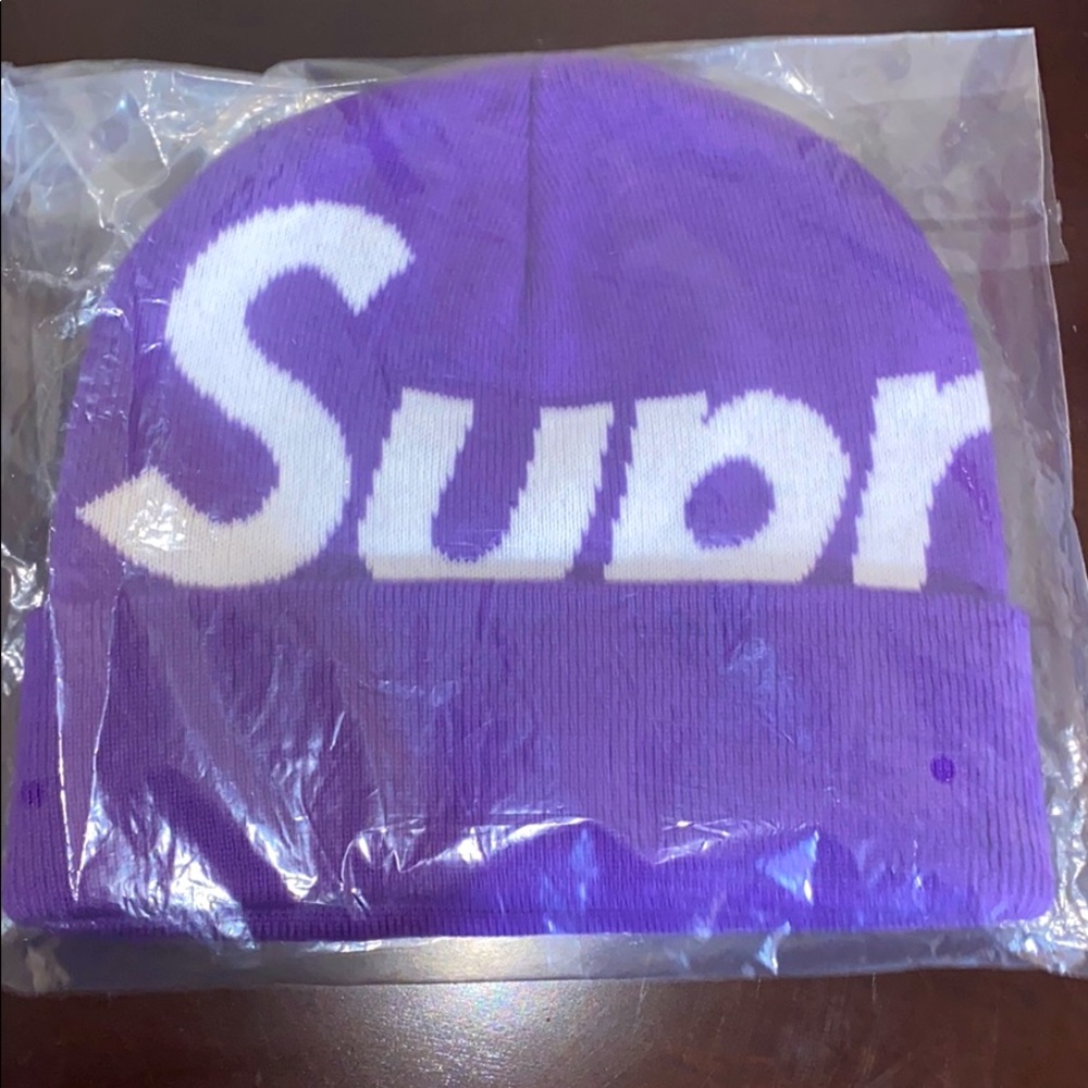 Supreme big logo beanie